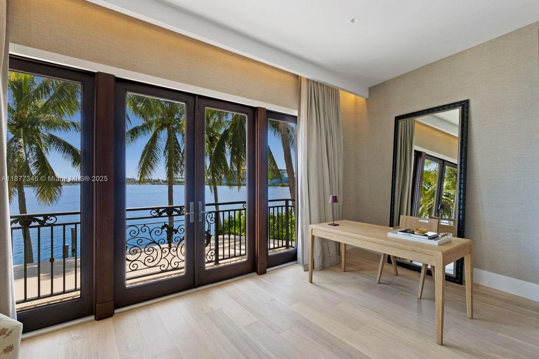 В аренду: $95,000 (7 спален, 8 ванн, 8324 Квадратных фут)