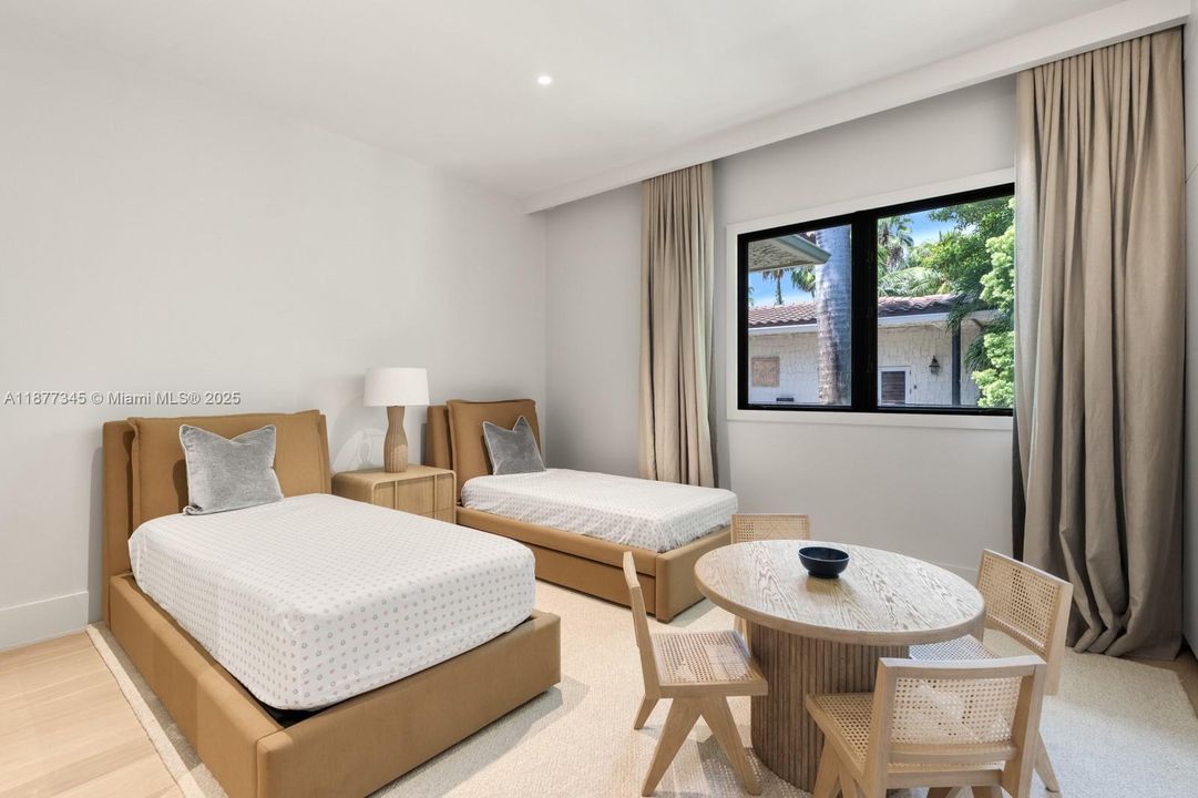 В аренду: $95,000 (7 спален, 8 ванн, 8324 Квадратных фут)