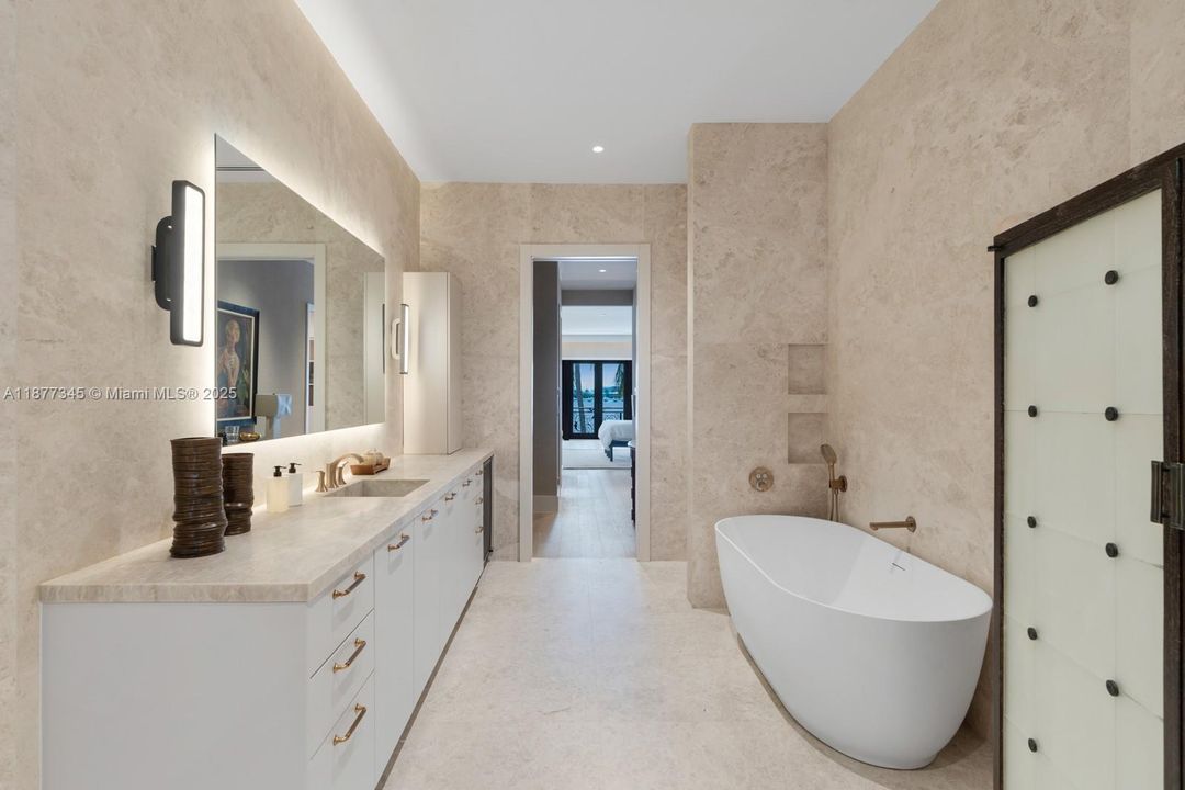 В аренду: $95,000 (7 спален, 8 ванн, 8324 Квадратных фут)