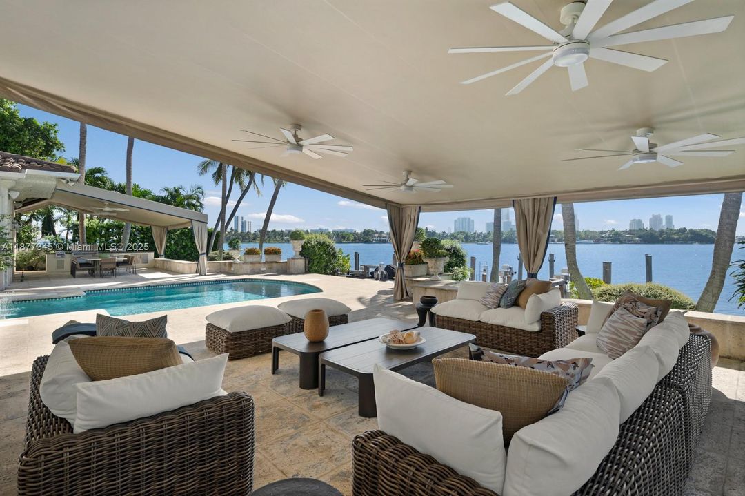 В аренду: $95,000 (7 спален, 8 ванн, 8324 Квадратных фут)