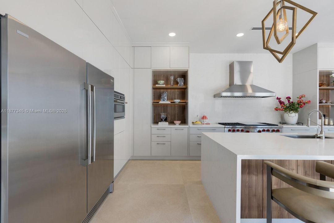 В аренду: $95,000 (7 спален, 8 ванн, 8324 Квадратных фут)