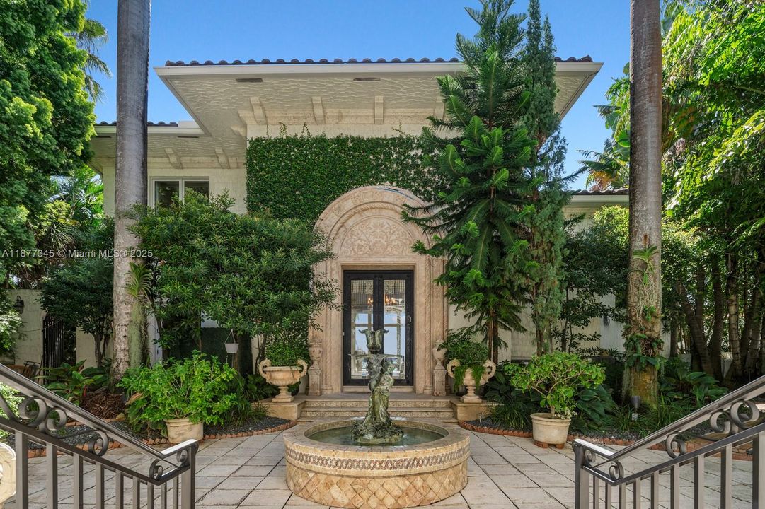 В аренду: $95,000 (7 спален, 8 ванн, 8324 Квадратных фут)