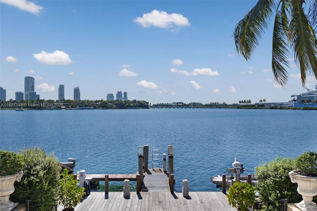 В аренду: $95,000 (7 спален, 8 ванн, 8324 Квадратных фут)