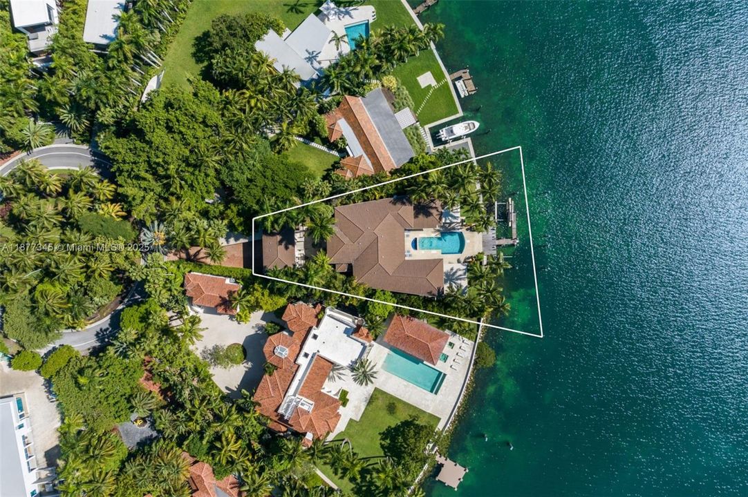 В аренду: $95,000 (7 спален, 8 ванн, 8324 Квадратных фут)