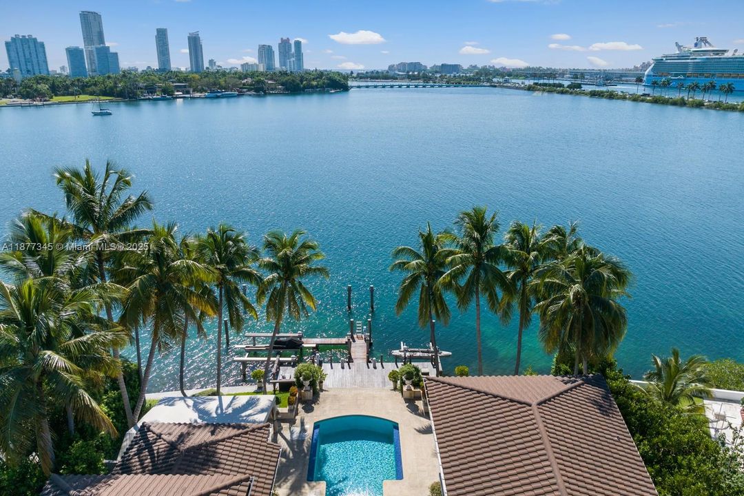 В аренду: $95,000 (7 спален, 8 ванн, 8324 Квадратных фут)