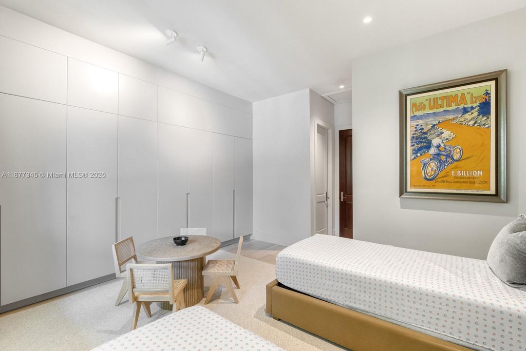 В аренду: $95,000 (7 спален, 8 ванн, 8324 Квадратных фут)