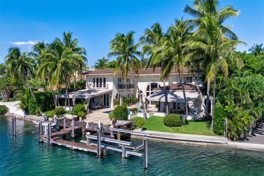 В аренду: $95,000 (7 спален, 8 ванн, 8324 Квадратных фут)