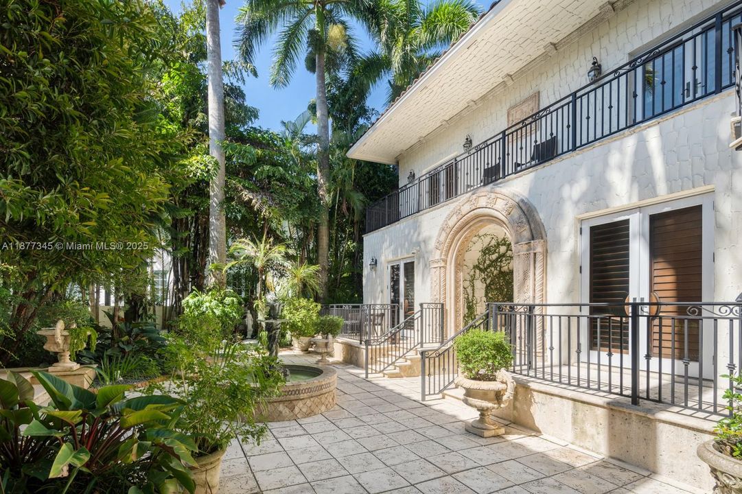 В аренду: $95,000 (7 спален, 8 ванн, 8324 Квадратных фут)