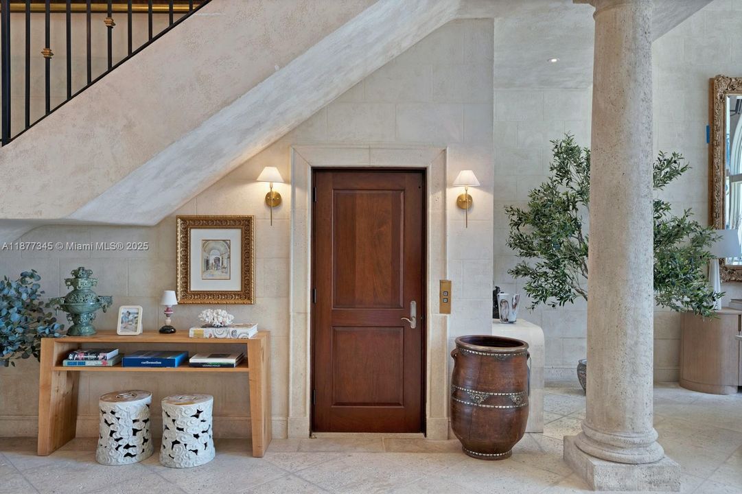 В аренду: $95,000 (7 спален, 8 ванн, 8324 Квадратных фут)