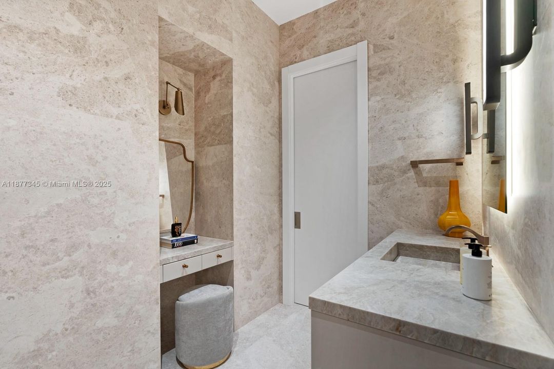 В аренду: $95,000 (7 спален, 8 ванн, 8324 Квадратных фут)