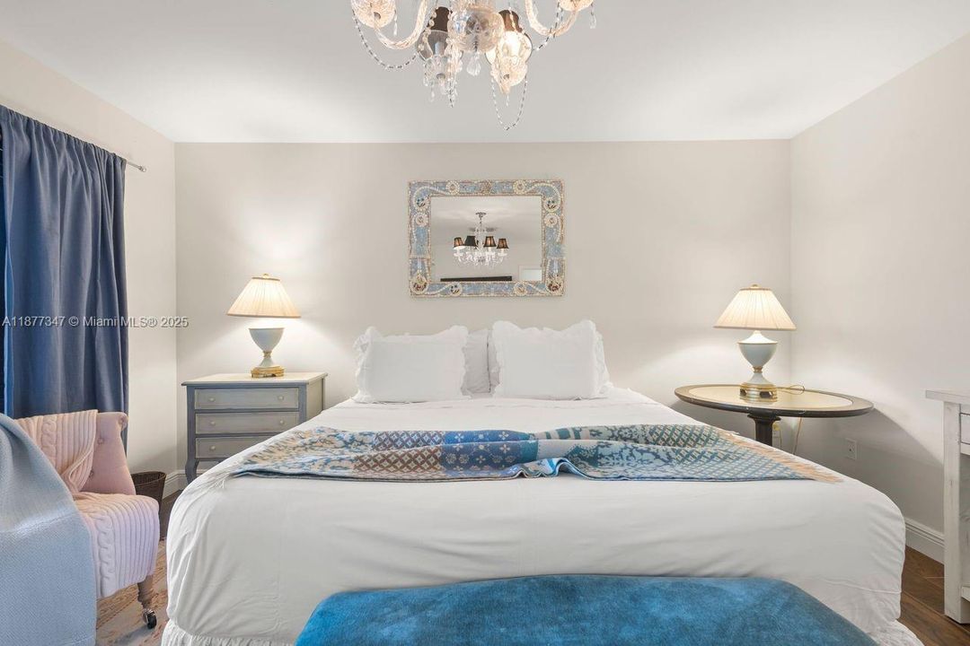 合同活跃: $3,398 (2 贝兹, 2 浴室, 1039 平方英尺)