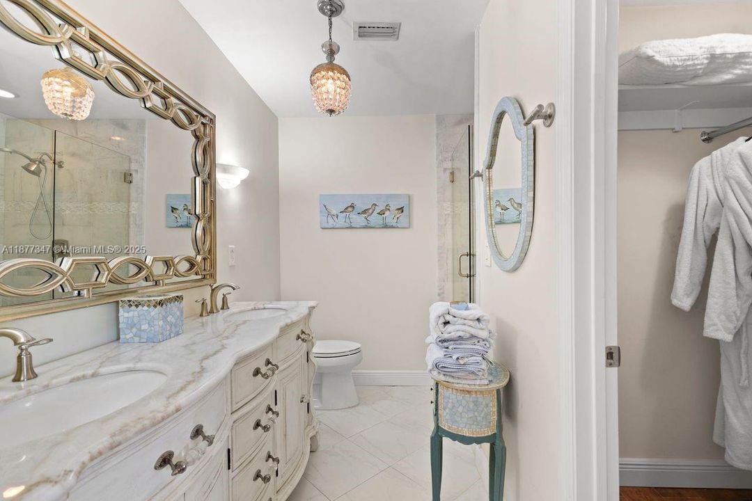 合同活跃: $3,398 (2 贝兹, 2 浴室, 1039 平方英尺)