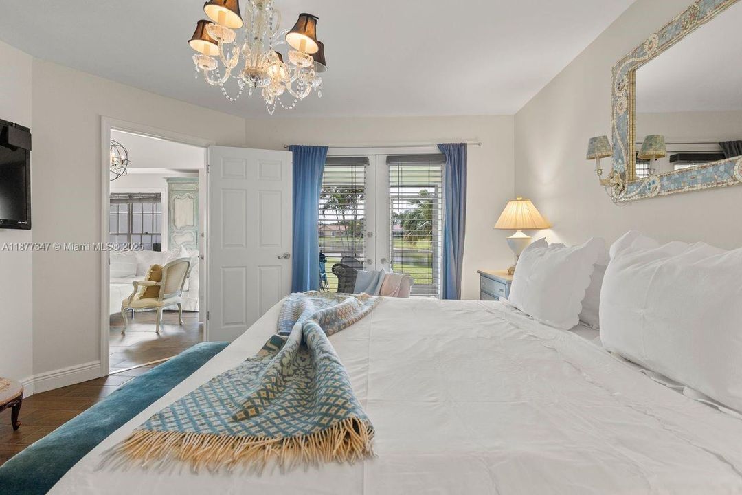 合同活跃: $3,398 (2 贝兹, 2 浴室, 1039 平方英尺)