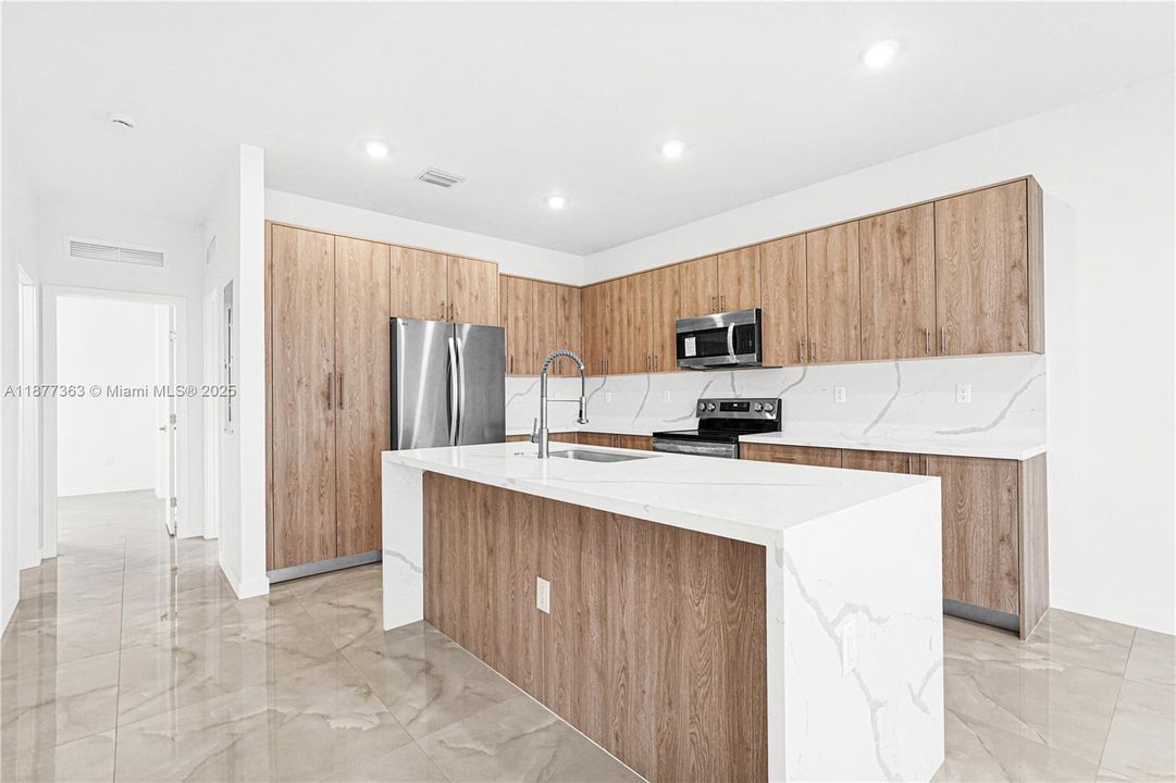 Activo con contrato: $5,300 (5 camas, 4 baños, 2502 Pies cuadrados)