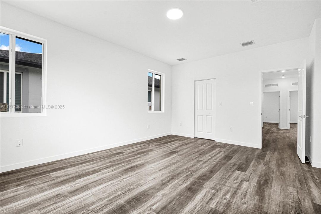 Activo con contrato: $5,300 (5 camas, 4 baños, 2502 Pies cuadrados)