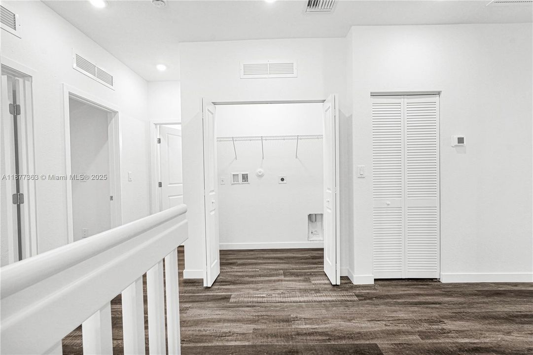 Activo con contrato: $5,300 (5 camas, 4 baños, 2502 Pies cuadrados)