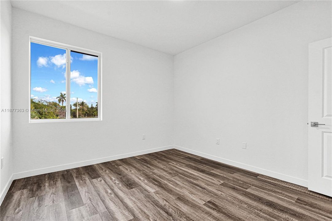 Activo con contrato: $5,300 (5 camas, 4 baños, 2502 Pies cuadrados)