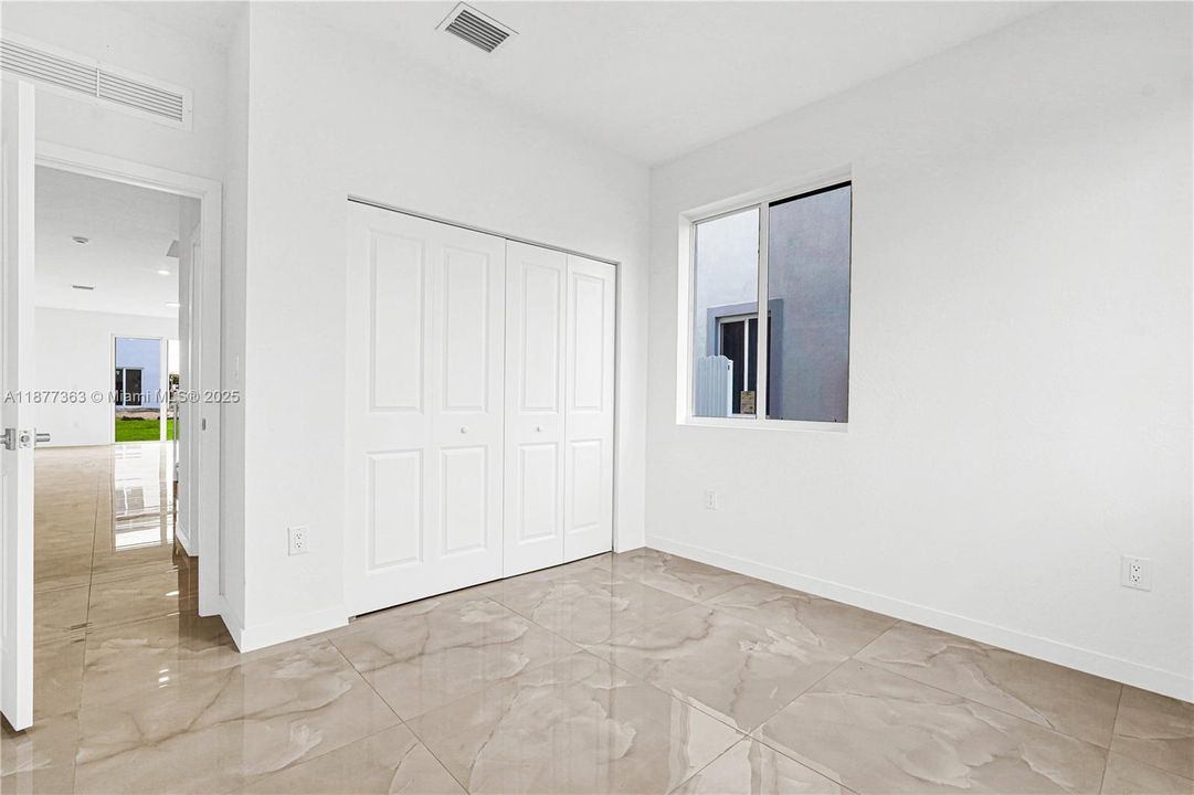 Activo con contrato: $5,300 (5 camas, 4 baños, 2502 Pies cuadrados)