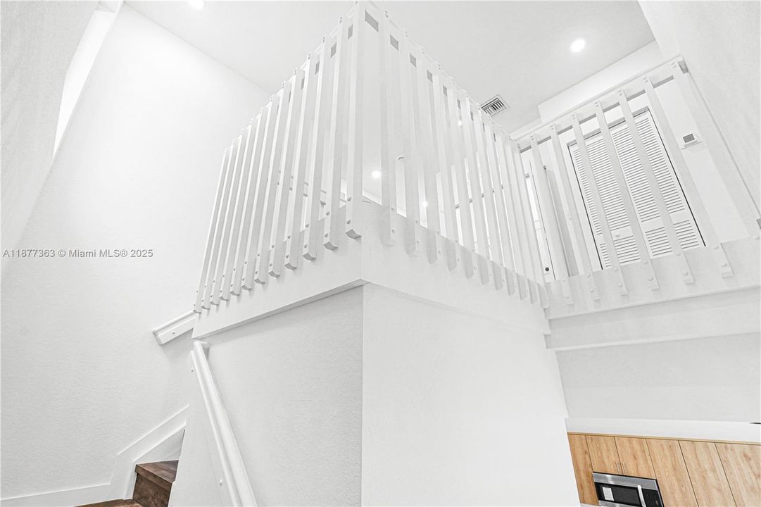 Activo con contrato: $5,300 (5 camas, 4 baños, 2502 Pies cuadrados)