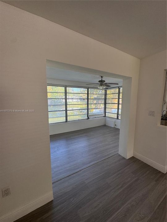 Active With Contract: $2,290 (2 beds, 1 baths, 955 Square Feet)