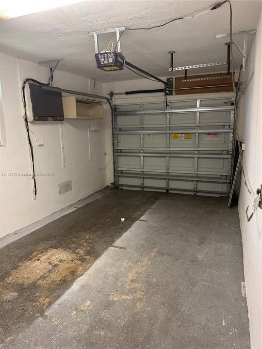 Active With Contract: $2,290 (2 beds, 1 baths, 955 Square Feet)