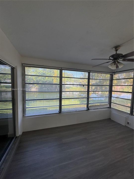 Active With Contract: $2,290 (2 beds, 1 baths, 955 Square Feet)