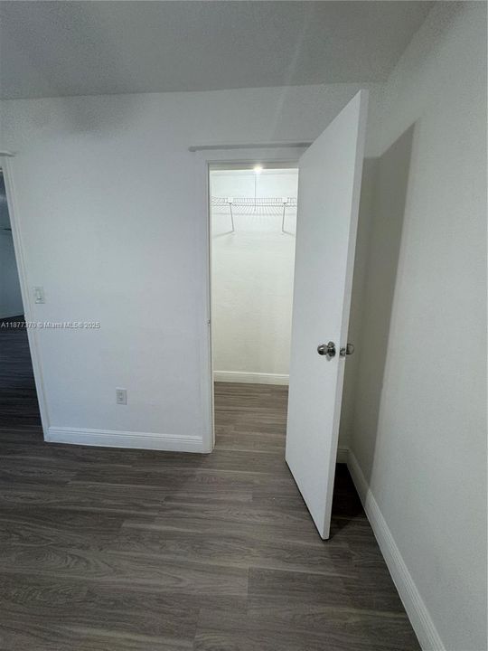 Active With Contract: $2,290 (2 beds, 1 baths, 955 Square Feet)