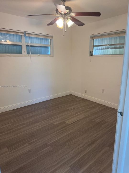Active With Contract: $2,290 (2 beds, 1 baths, 955 Square Feet)