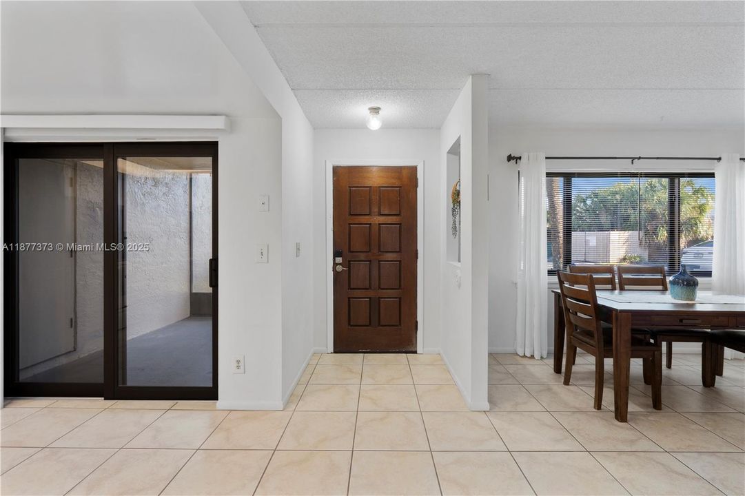 В аренду: $2,600 (2 спален, 2 ванн, 0 Квадратных фут)