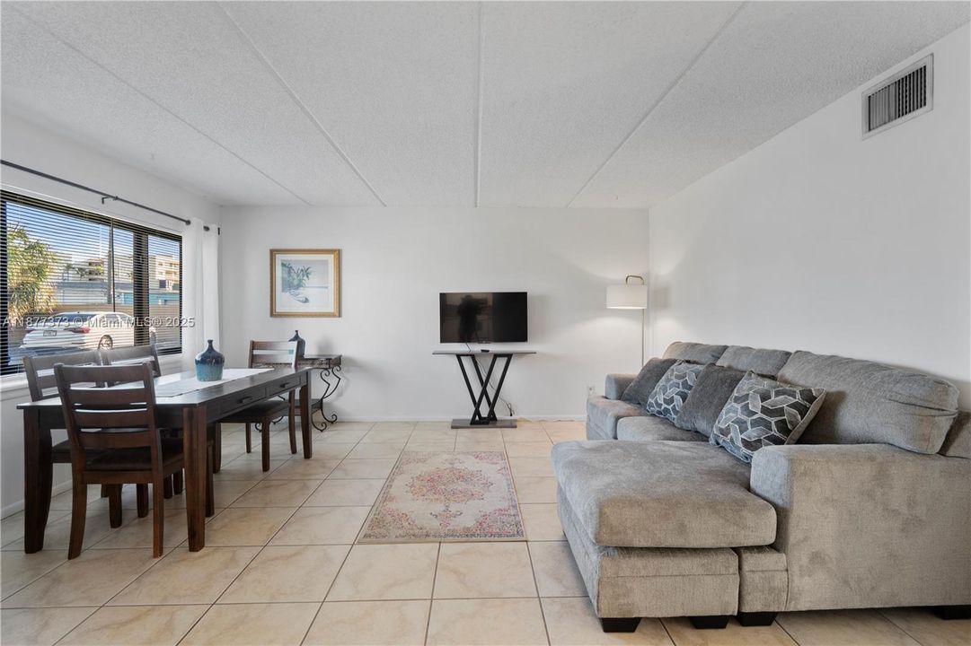 В аренду: $2,600 (2 спален, 2 ванн, 0 Квадратных фут)