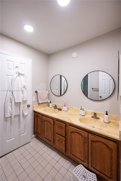 Recently Sold: $879,000 (3 beds, 2 baths, 2331 Square Feet)