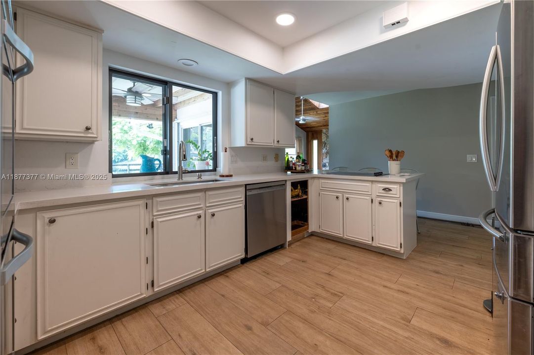 Recently Sold: $879,000 (3 beds, 2 baths, 2331 Square Feet)