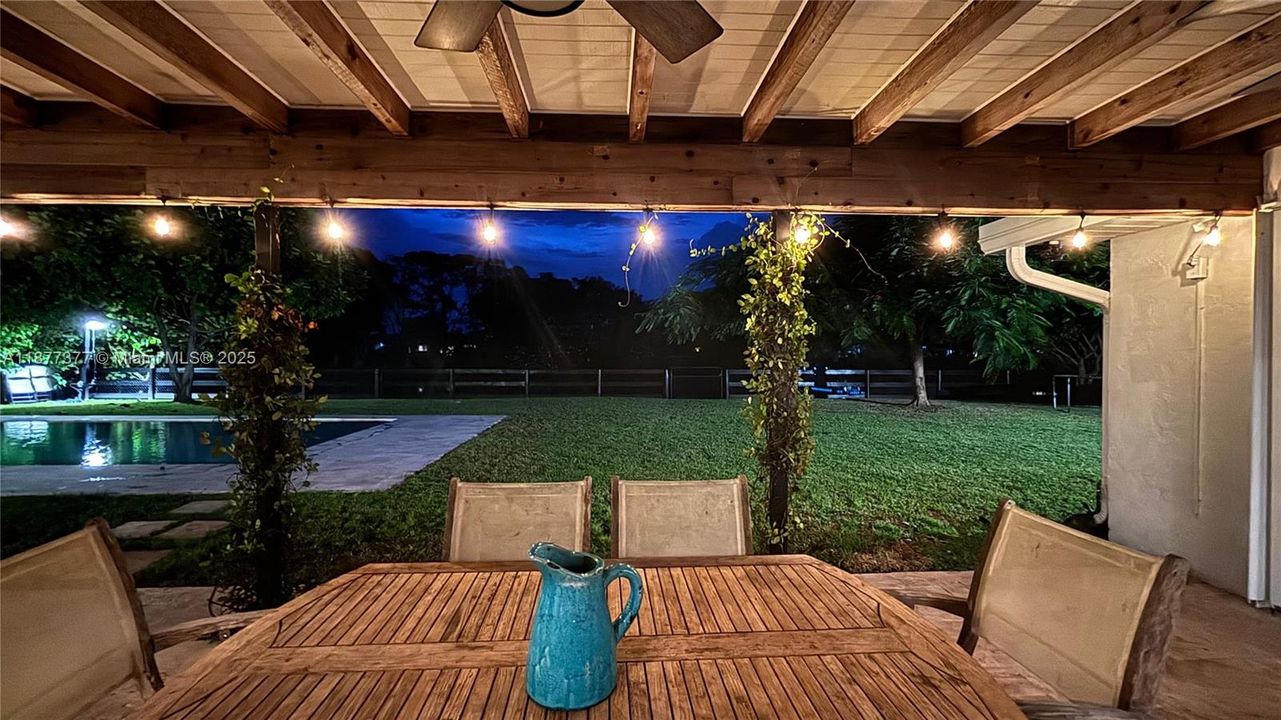 Recently Sold: $879,000 (3 beds, 2 baths, 2331 Square Feet)