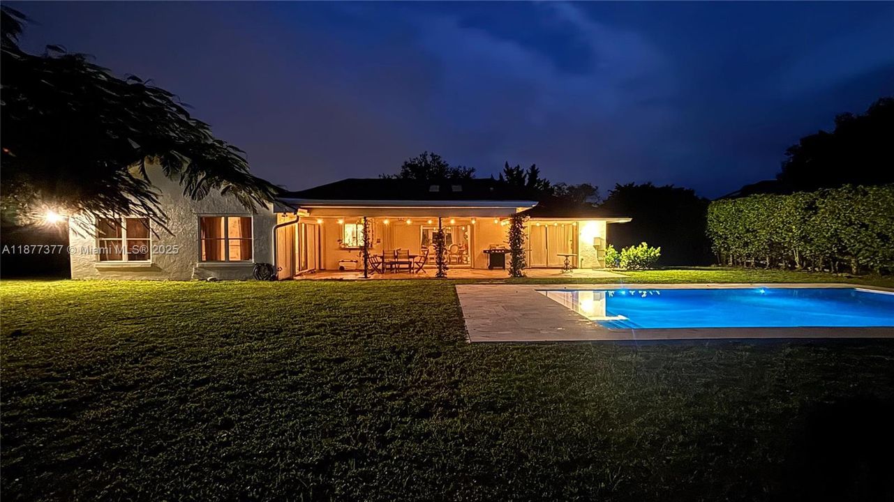 Recently Sold: $879,000 (3 beds, 2 baths, 2331 Square Feet)