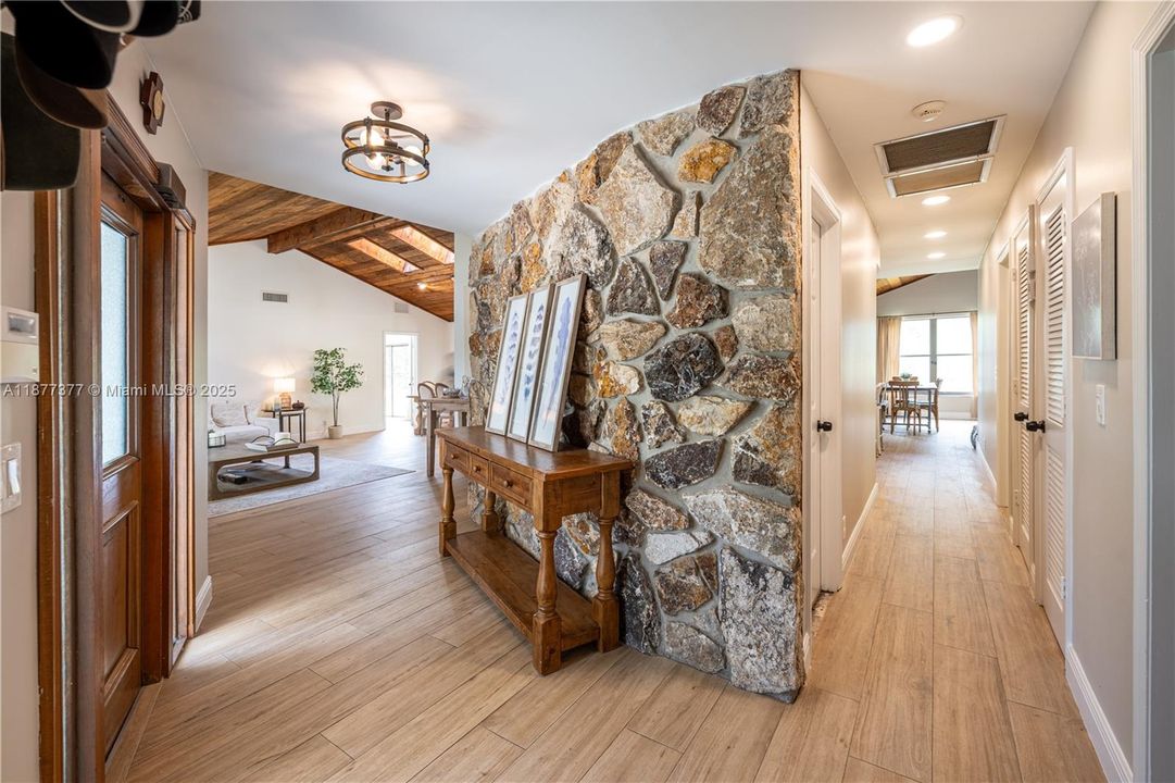 Recently Sold: $879,000 (3 beds, 2 baths, 2331 Square Feet)