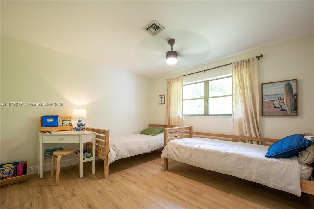 Recently Sold: $879,000 (3 beds, 2 baths, 2331 Square Feet)