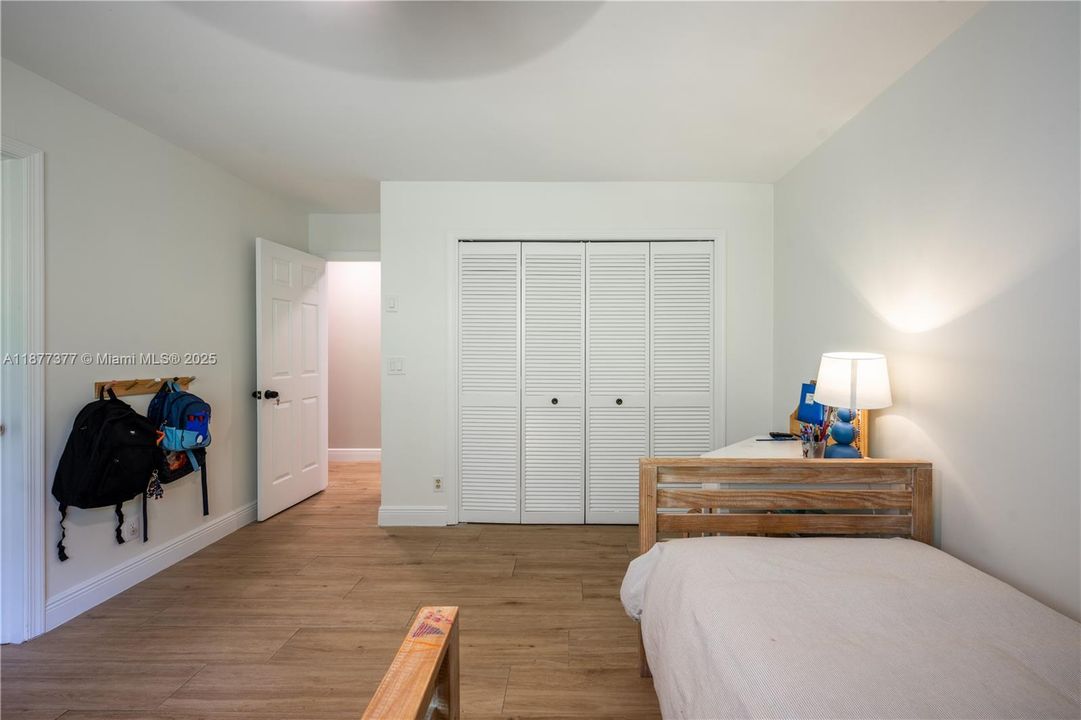 Recently Sold: $879,000 (3 beds, 2 baths, 2331 Square Feet)