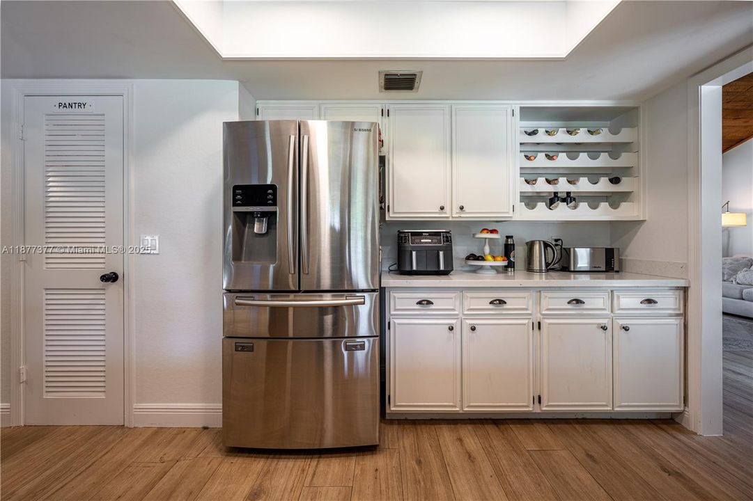 Recently Sold: $879,000 (3 beds, 2 baths, 2331 Square Feet)