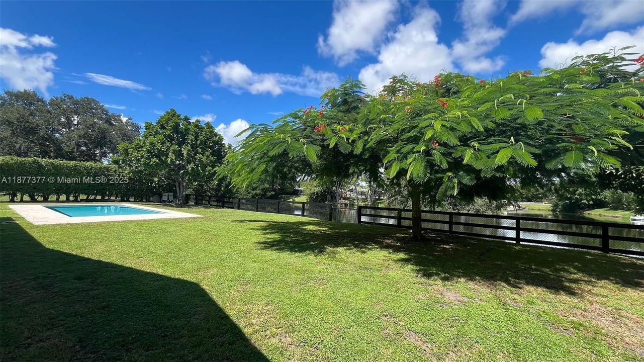 Recently Sold: $879,000 (3 beds, 2 baths, 2331 Square Feet)