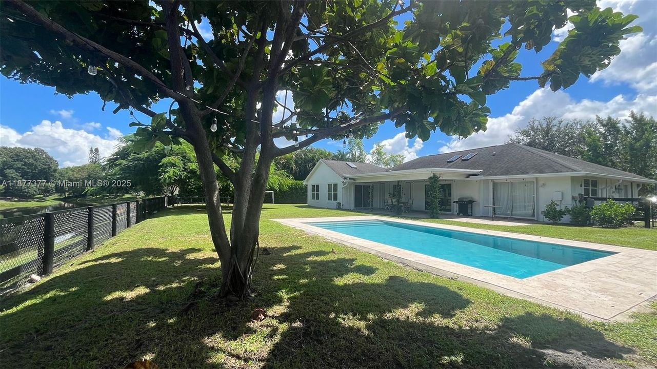 Recently Sold: $879,000 (3 beds, 2 baths, 2331 Square Feet)