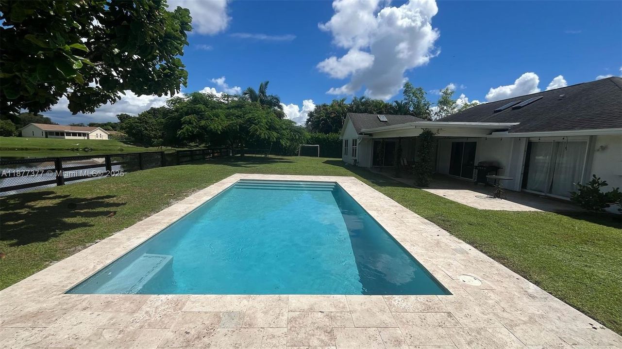 Recently Sold: $879,000 (3 beds, 2 baths, 2331 Square Feet)