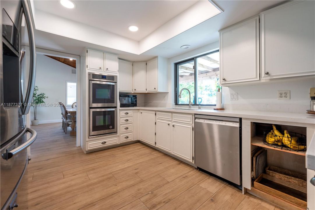 Recently Sold: $879,000 (3 beds, 2 baths, 2331 Square Feet)