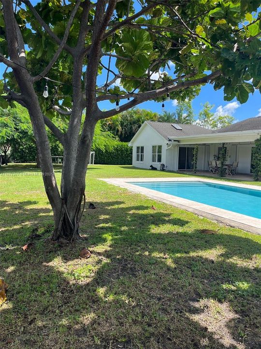 Recently Sold: $879,000 (3 beds, 2 baths, 2331 Square Feet)