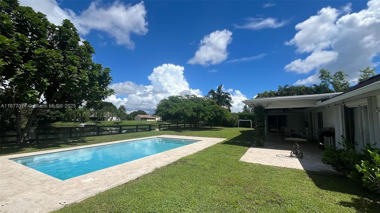 Recently Sold: $879,000 (3 beds, 2 baths, 2331 Square Feet)