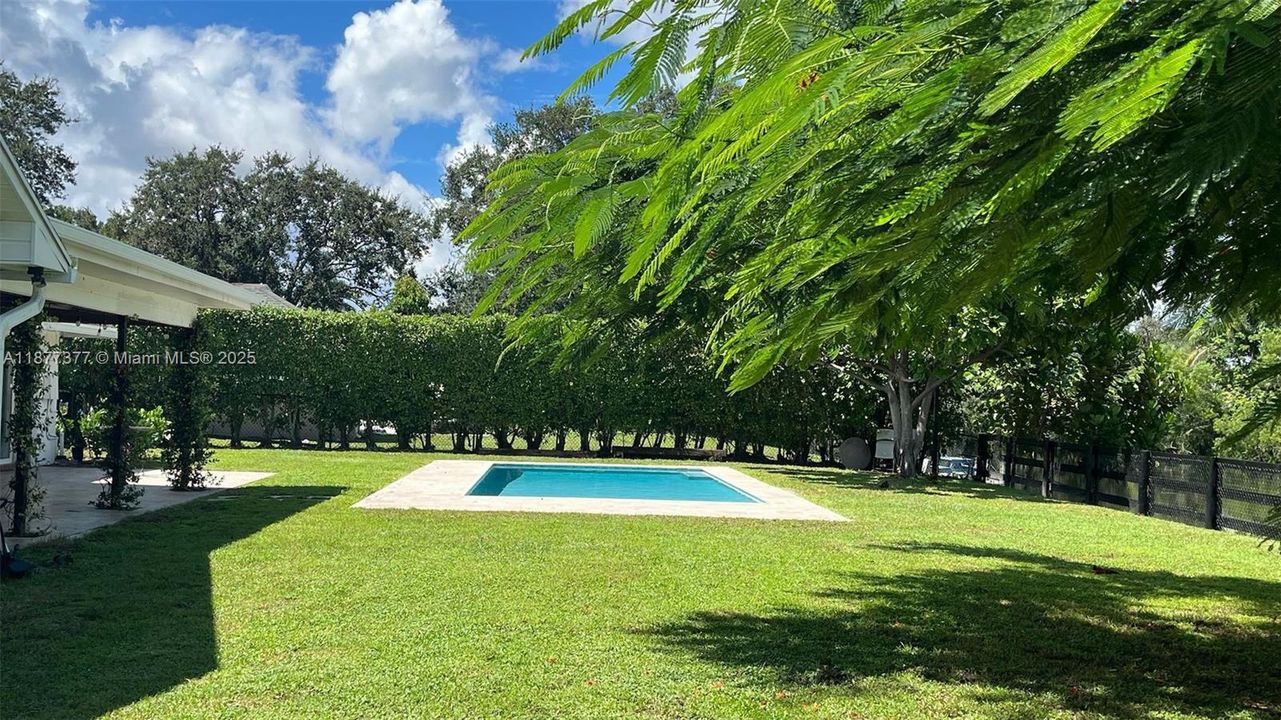 Recently Sold: $879,000 (3 beds, 2 baths, 2331 Square Feet)