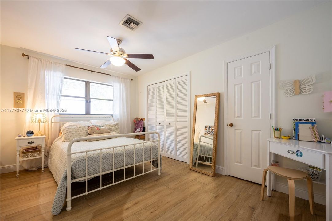 Recently Sold: $879,000 (3 beds, 2 baths, 2331 Square Feet)