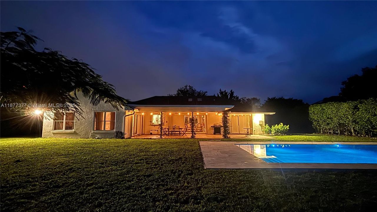 Recently Sold: $879,000 (3 beds, 2 baths, 2331 Square Feet)