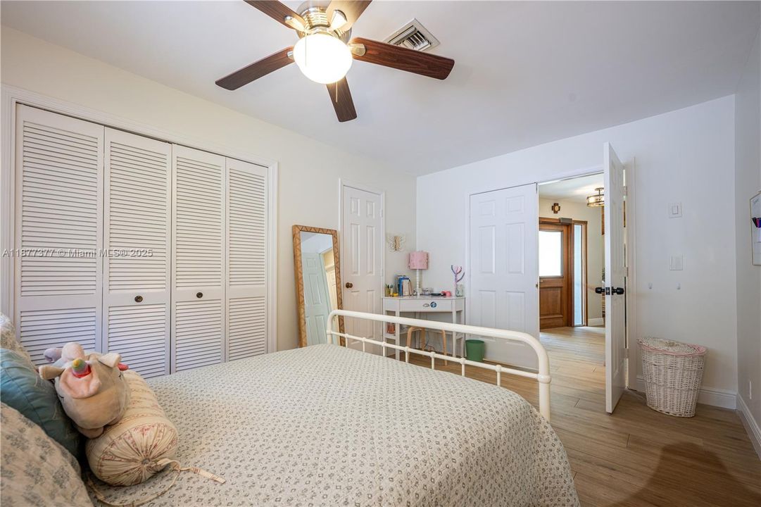 Recently Sold: $879,000 (3 beds, 2 baths, 2331 Square Feet)