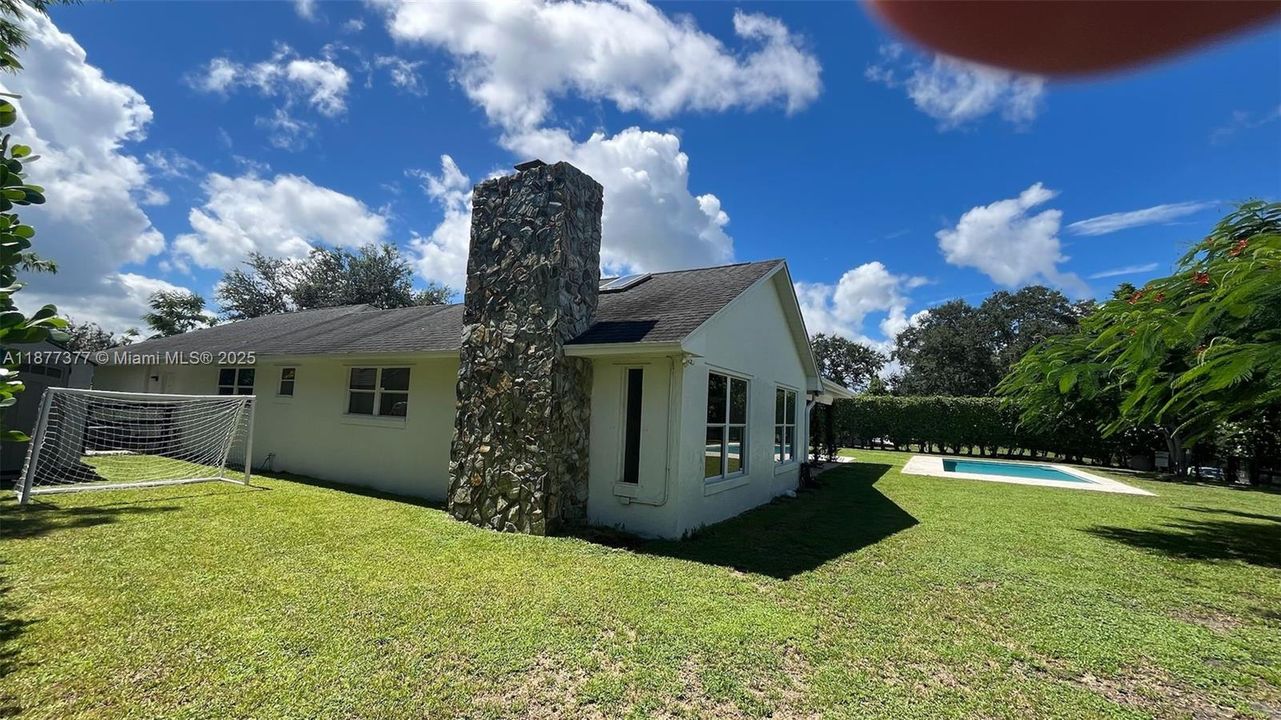 Recently Sold: $879,000 (3 beds, 2 baths, 2331 Square Feet)