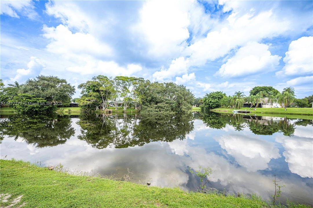 Recently Sold: $879,000 (3 beds, 2 baths, 2331 Square Feet)